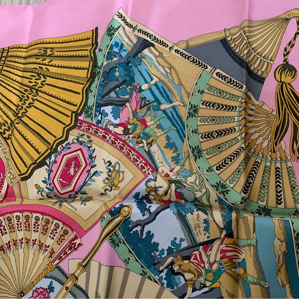 Authentic Gucci Vintage Scarf 90cm Pink Eastern Fans Excellent Condition Silk - Picture 3 of 8